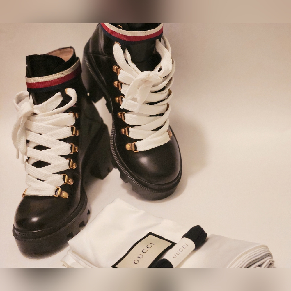 GUCCI Leather Ankle Boot with Belt 35.5
